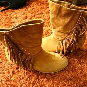 AWESOME SUADE TAN BOOTS!!